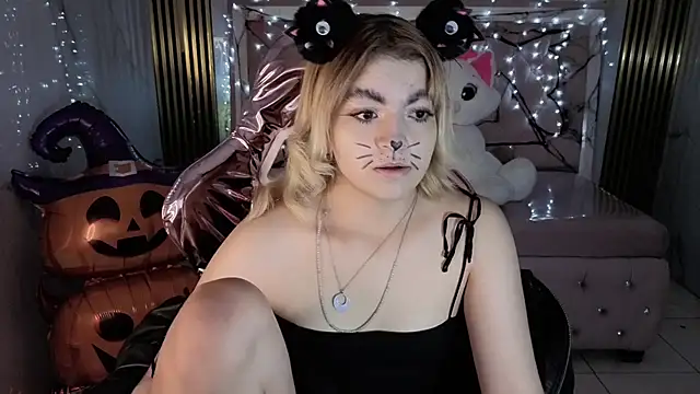 lili conor s online show from October 2025 03:36:01 AM