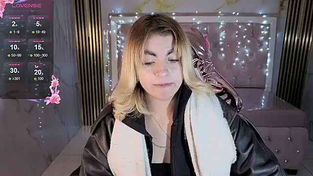 lili conor s online show from November 2025 03:23:02 AM