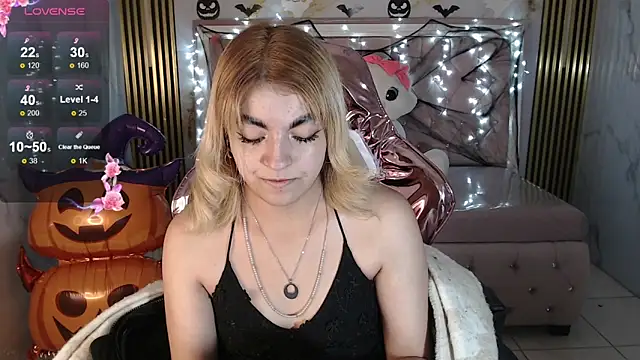 lili conor s online show from October 2025 04:13:02 AM