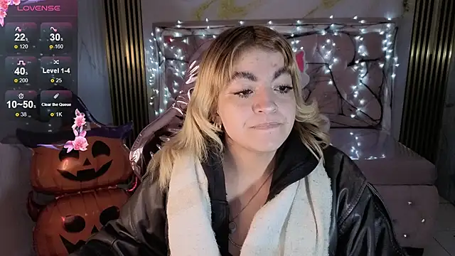 lili conor s online show from October 2025 03:42:02 AM