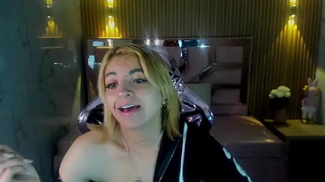 lili conor s online show from March 2025 08:23:02 PM