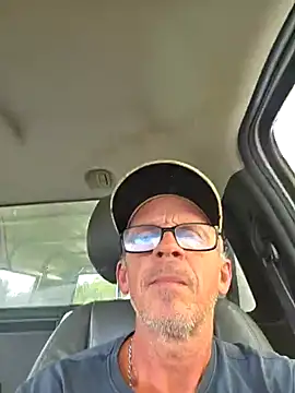 chris8827 online show from October 2025 03:13:02 PM