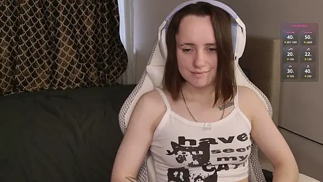 Snapshot of Luna_Loveee chatting on October 2025 05:00:01 AM Luna Loveee online show from October 2025 05:00:01 AM