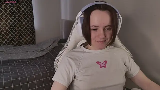 Luna Loveee online show from April 2026 06:58:02 AM