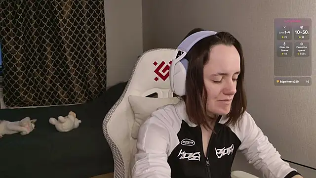 Snapshot of Luna_Loveee chatting on October 2025 03:51:01 AM Luna Loveee online show from October 2025 03:51:01 AM