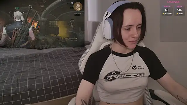 Luna Loveee online show from April 2026 05:11:01 AM