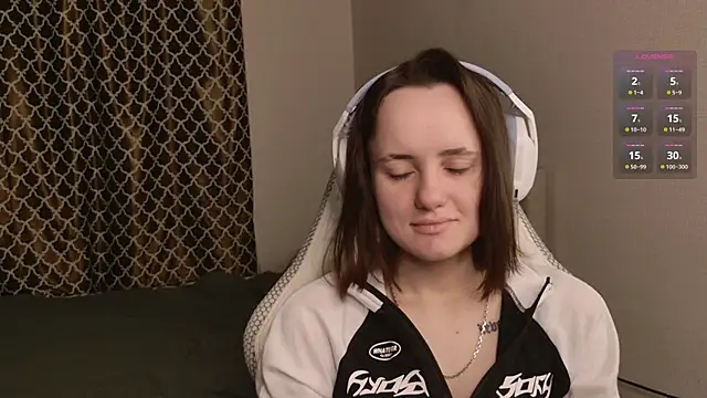 Snapshot of Luna_Loveee chatting on November 2025 03:21:02 AM Luna Loveee online show from November 2025 03:21:02 AM