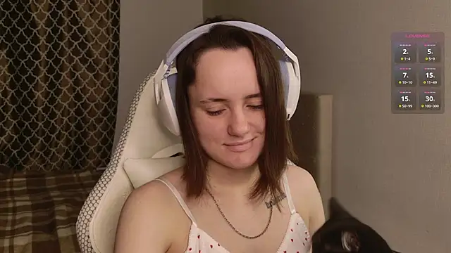 Snapshot of Luna_Loveee chatting on November 2025 04:17:02 AM Luna Loveee online show from November 2025 04:17:02 AM