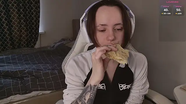 Luna Loveee online show from April 2026 04:14:01 AM