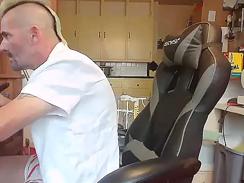 bigdozer25 online show from November 2025 08:52:02 PM