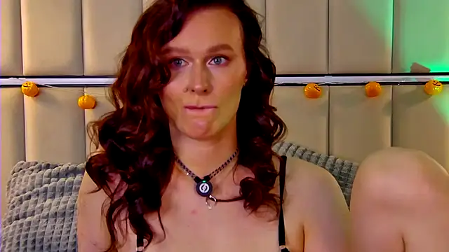 Snapshot of NatalyRose_ chatting on October 2025 04:24:02 AM NatalyRose  online show from October 2025 04:24:02 AM
