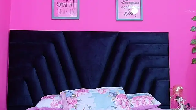 innocenthazel online show from November 2025 01:15:01 PM