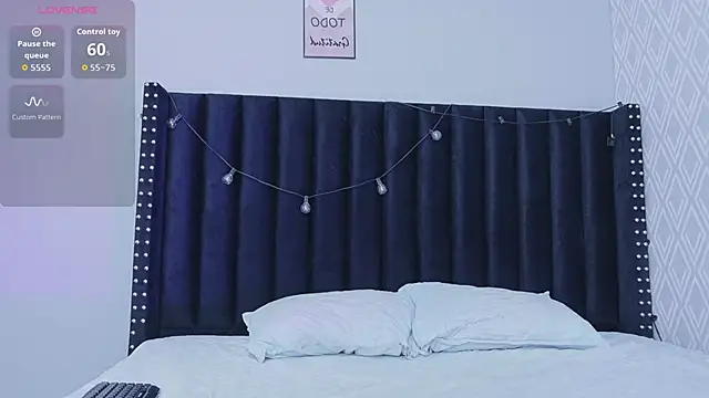 innocenthazel online show from October 2025 12:22:02 AM