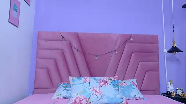 innocenthazel online show from December 2025 12:33:01 PM