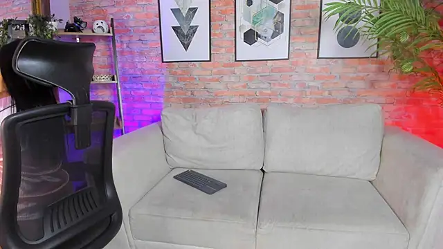 Lucia Brown  online show from September 2025 04:22:02 PM