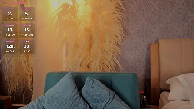 Lucia Brown  online show from April 2026 06:23:01 PM