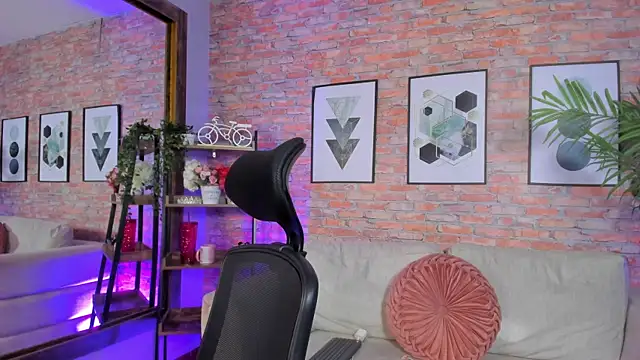 Lucia Brown  online show from October 2025 04:29:02 PM