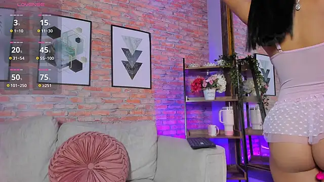 Lucia Brown  online show from September 2025 07:52:01 PM