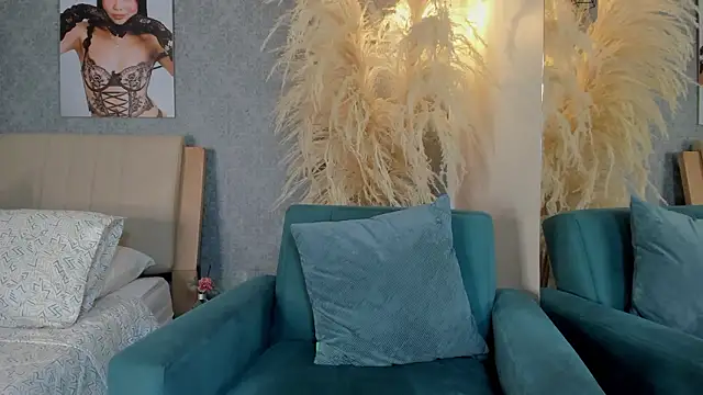 Lucia Brown  online show from March 2026 02:43:01 PM