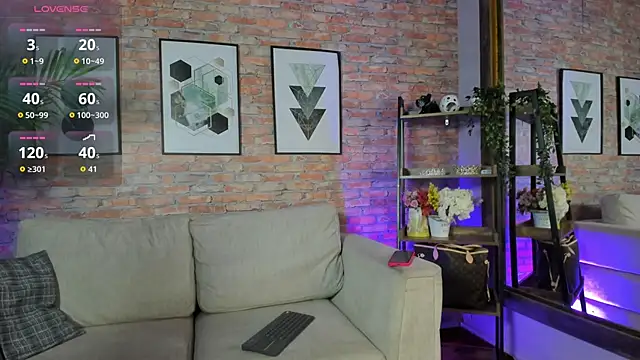 Lucia Brown  online show from September 2025 07:47:02 PM