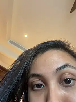 Lucia Brown  online show from April 2026 10:33:02 PM