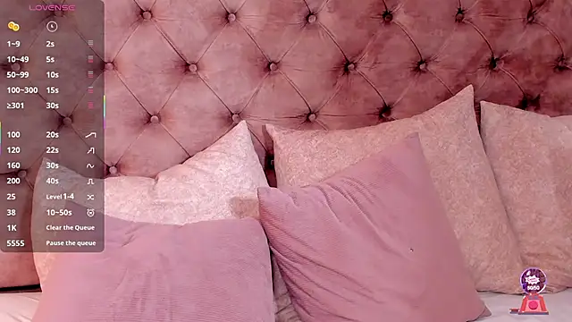 Snapshot of regina_noctixx chatting on December 2025 11:04:01 PM regina noctixx online show from December 2025 11:04:01 PM