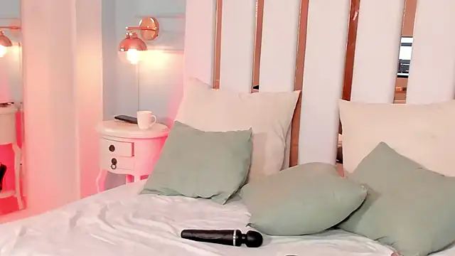 regina noctixx online show from April 2026 01:12:01 AM