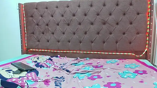 Snapshot of couple_hotfox chatting on March 2025 07:01:02 AM couple hotfox online show from March 2025 07:01:02 AM