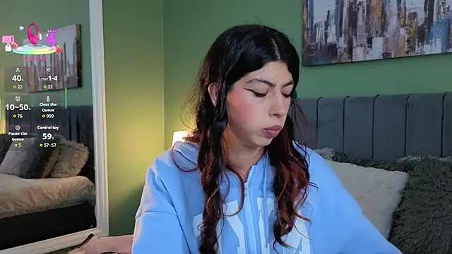Cassie bloom online show from May 2026 07:01:01 PM