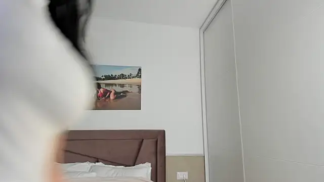 Mia Splash online show from October 2025 10:38:02 AM