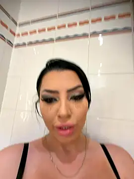 Mia Splash online show from November 2025 08:31:01 PM