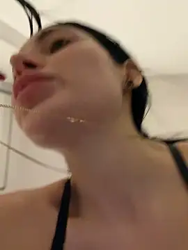 Mia Splash online show from April 2026 06:33:02 PM