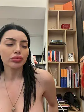 Mia Splash online show from May 2026 04:03:01 PM