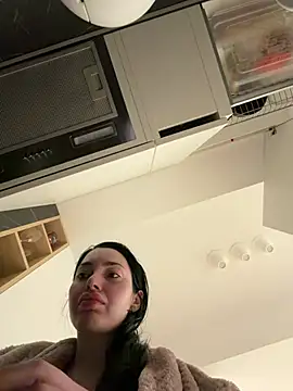 Mia Splash online show from April 2026 05:52:01 PM