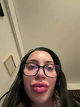 Mia Splash online show from February 2026 10:20:01 PM