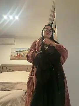 Mia Splash online show from February 2026 12:05:02 PM