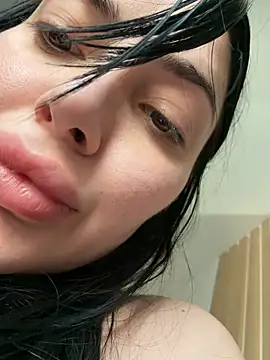 Mia Splash online show from May 2026 02:09:02 PM