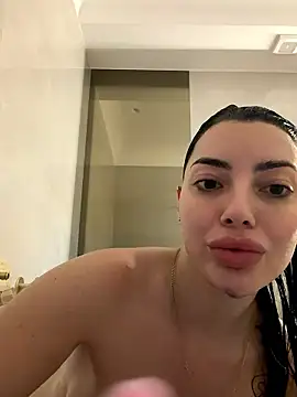 Mia Splash online show from May 2026 11:38:02 AM
