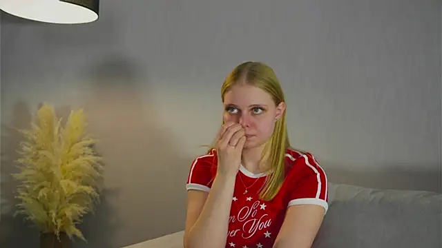 Snapshot of WillaDrye chatting on February 2025 12:01:01 PM WillaDrye online show from February 2025 12:01:01 PM