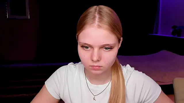 Snapshot of WillaDrye chatting on February 2025 08:18:01 AM WillaDrye online show from February 2025 08:18:01 AM