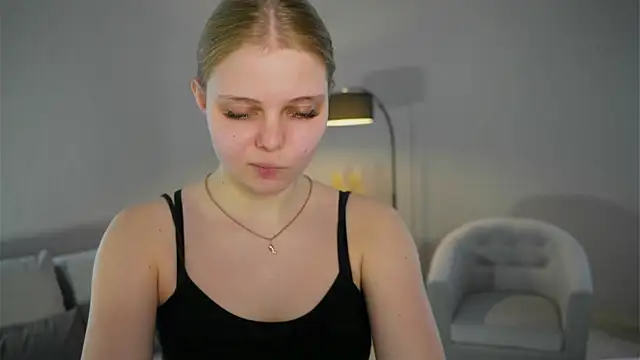 Snapshot of WillaDrye chatting on March 2025 10:13:02 AM WillaDrye online show from March 2025 10:13:02 AM