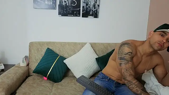 Snapshot of Bastiandelux chatting on October 2025 04:41:02 PM Bastiandelux online show from October 2025 04:41:02 PM