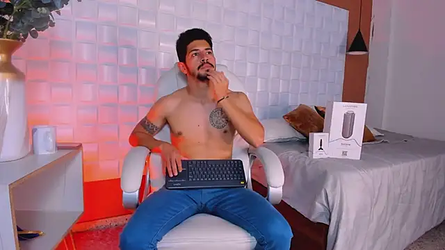 AlejandroStormm online show from February 2025 09:05:02 PM