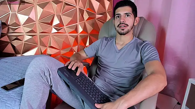 AlejandroStormm online show from April 2026 03:02:02 AM