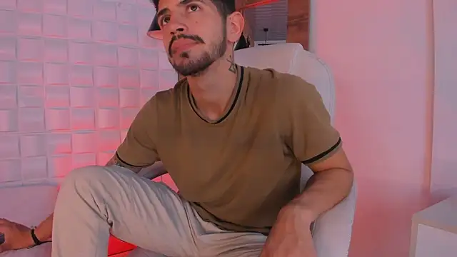 AlejandroStormm online show from October 2025 03:42:02 AM