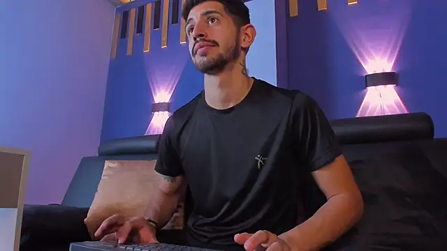 AlejandroStormm online show from October 2025 08:53:02 PM