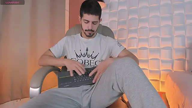 AlejandroStormm online show from March 2026 10:50:02 PM