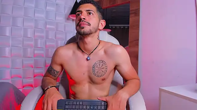 AlejandroStormm online show from December 2025 08:08:02 PM