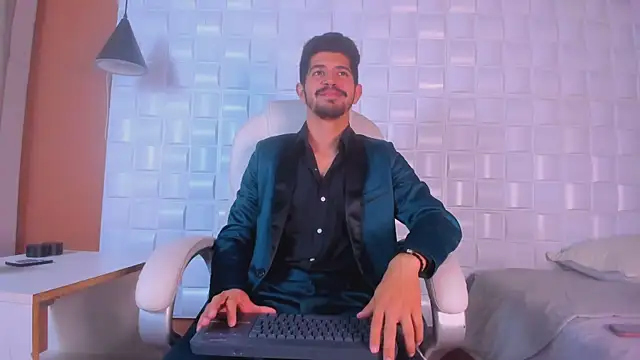 AlejandroStormm online show from February 2025 08:47:02 PM