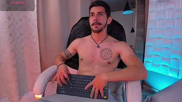 AlejandroStormm online show from December 2025 08:55:01 PM